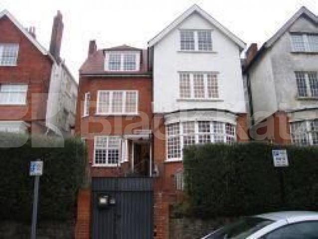 			VIEWINGS ARE HIGHLY RECOMMENDED!, 3 Bedroom, 1 bath, 1 reception Flat			 Bracknell Gardens, HAMPSTEAD